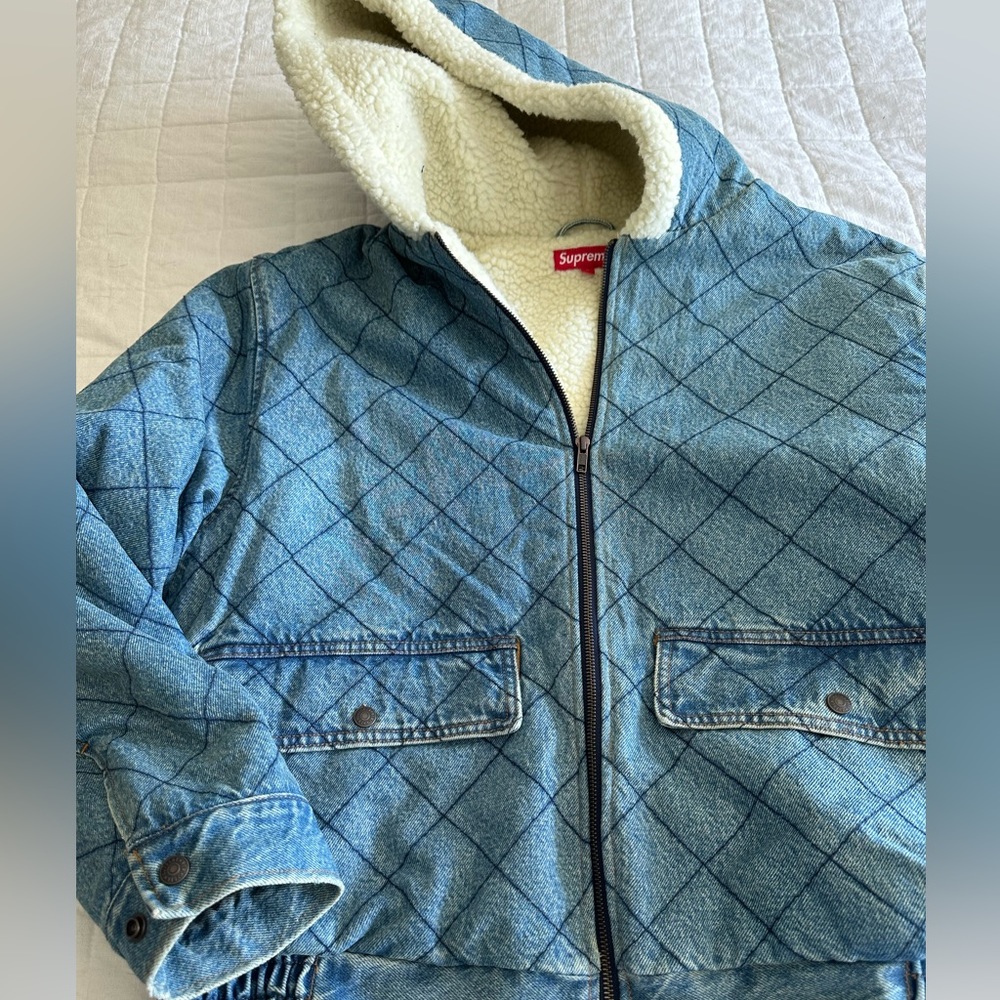 Rare, like new embroidered Supreme jacket-size L